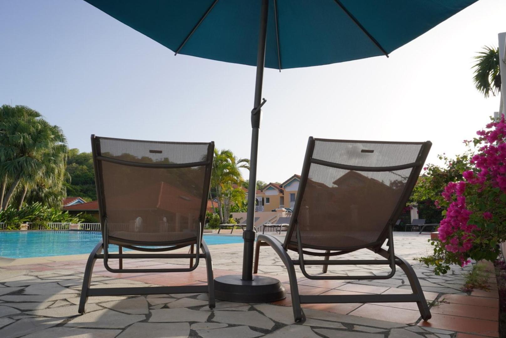 T2 Spacieux, Confort, Piscine & Plage A Sainte-Anne Exterior photo